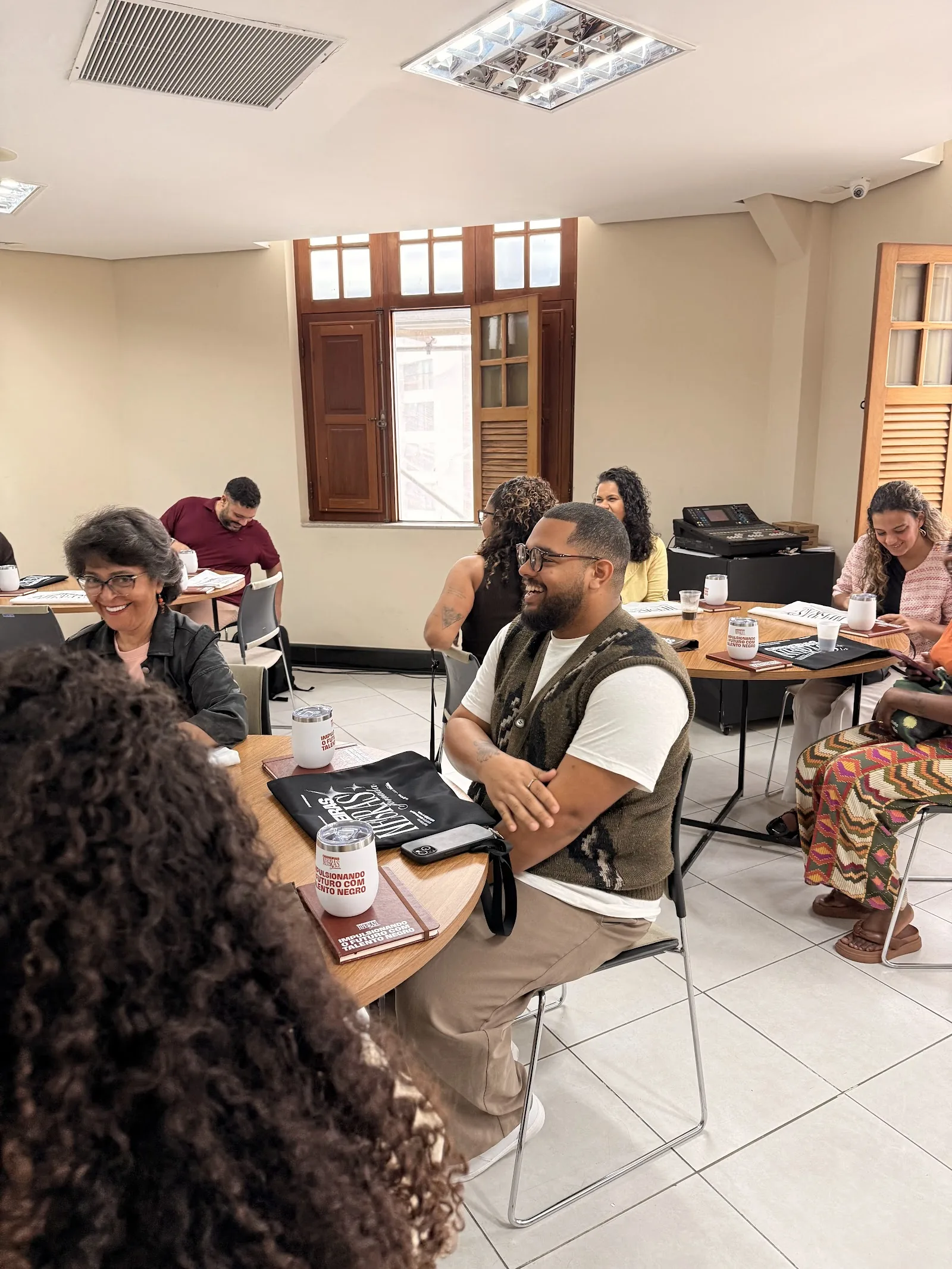 Momento de troca e conversa entre participantes na imersão de 22/08